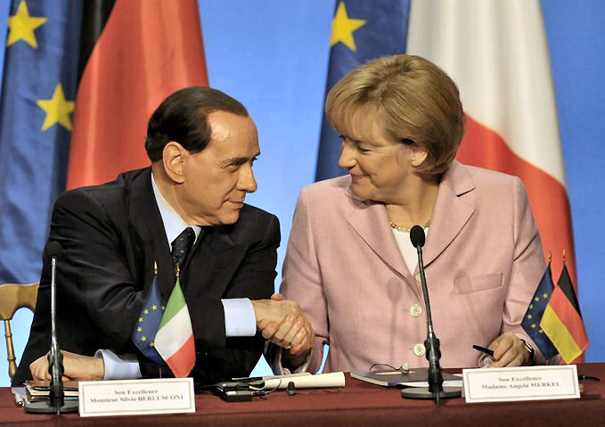 Foto van Silvio Berlusconi en Angela Merkel
